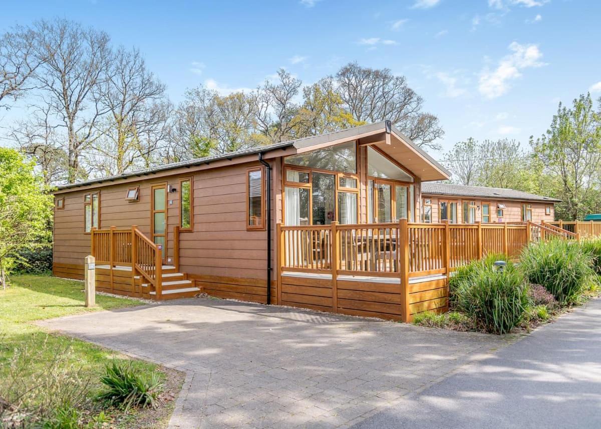 Wareham Forest Lodge Retreat Lytchett Minster Extérieur photo